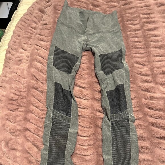 Alo Leggings size small 25" inseam - Picture 1 of 3